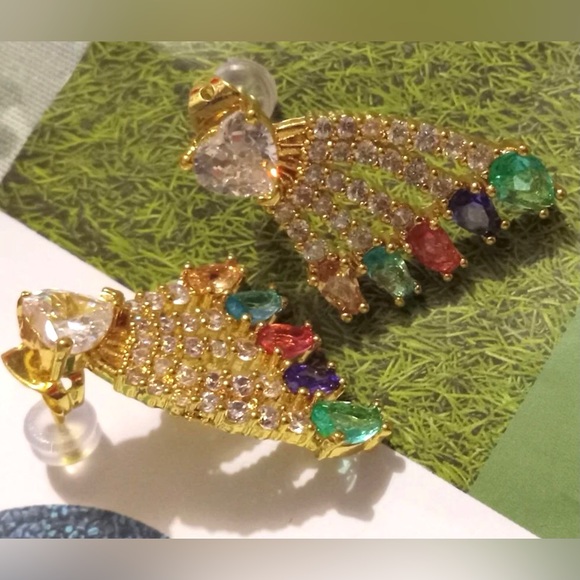 “Bursting Rainbow Heart” Multicolor Crystal Radiating Beams Gold Steel Love Stud - Picture 10 of 11